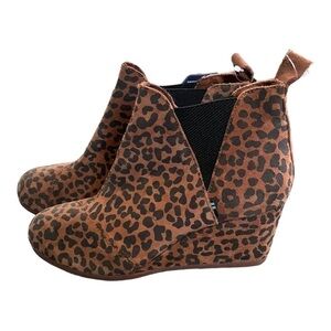 New! Toms Kelsey Cheetah Print Suede Pull On‎ Chelsea Wedge Boots